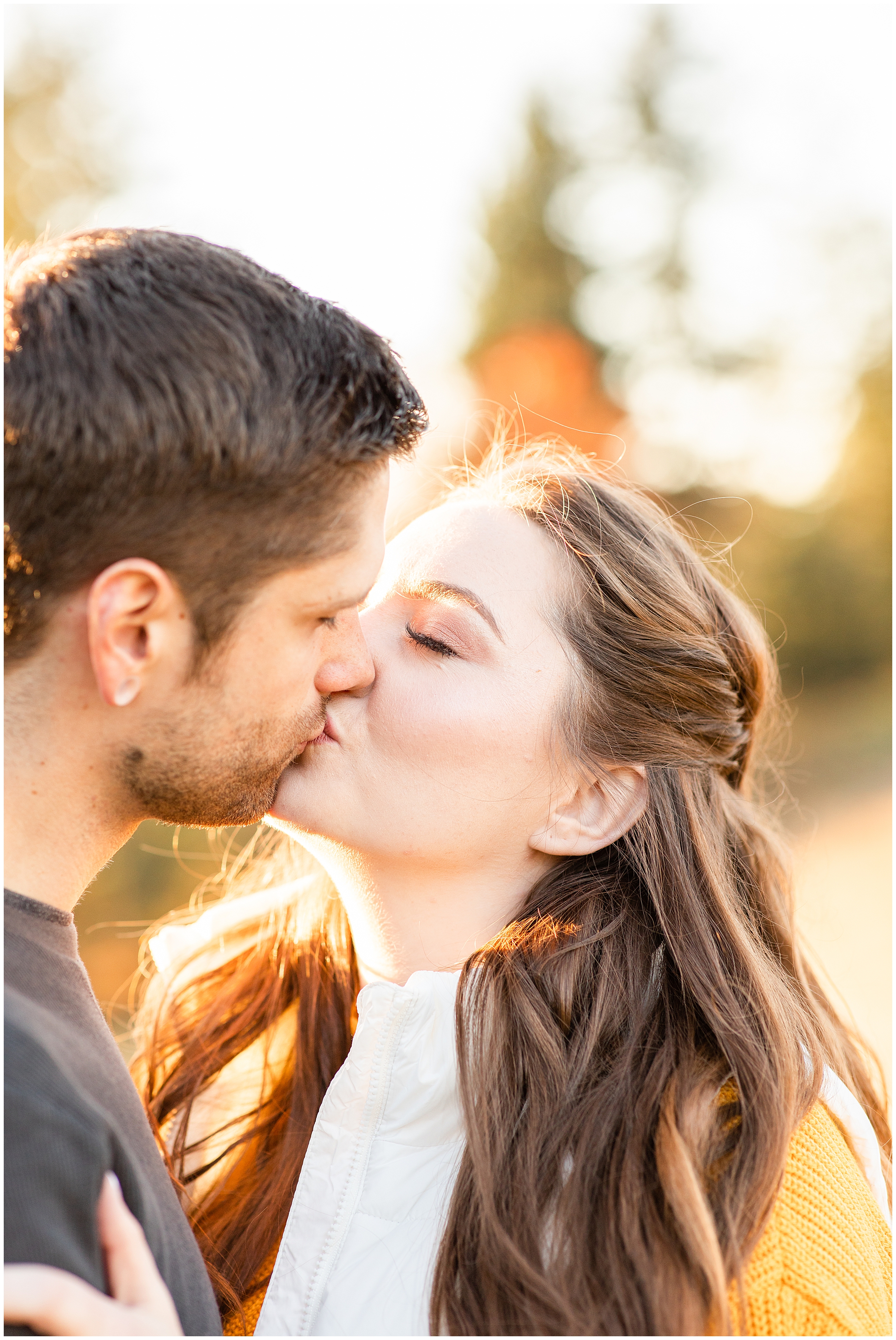 Jessica and Ben kissing at their engagement session